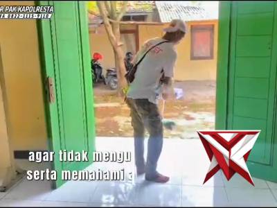 Personel Polsek Rancaekek melaksanakan kegiatan sapa warga di wilayah hukum Polsek Rancaekek