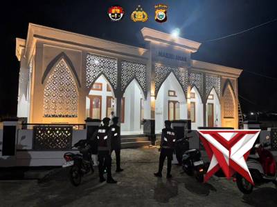 Satsamapta polres haltim melaksakan pengamanan ibadah solat tarawi