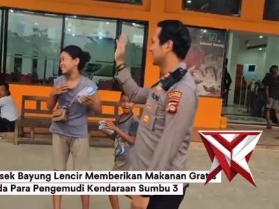 Kapolsek Bayung Lencir mentraktir para sopir sumbu 3 yang ada di pengantongan parkir