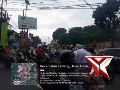 Personil Polsek Lawang Lakukan Pelayanan Rutin Pengaturan Lalu Lintas di Pagi hari di Kec. Lawang
