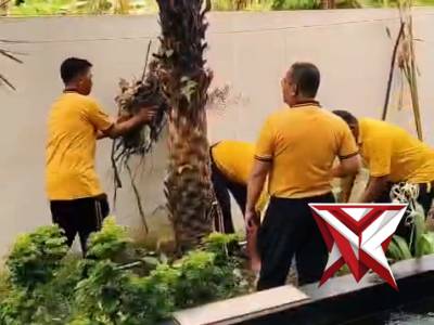 GOTONG ROYONG MEWUJUDKAN PROGRAM ASRI POLSEK KULIM