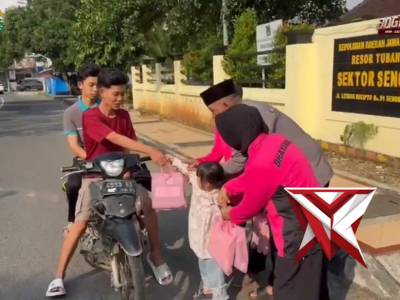 Polsek Senori Polres Tuban Bersama Bhayangkari Bagi Takjil Ramadhan 1447 H - PoliceTube