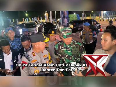 Kadang, kebahagiaan datang di tempat yang paling tak terduga seperti di tengah antrean Pelabuhan.