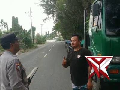 Himbauan Kamtibmas kepada sopir truk di jln Martadinata kec Gresik