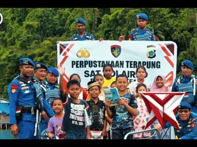 Polairud Polres Fakfak Hadirkan Perpustakaan Terapung untuk Anak Pesisir