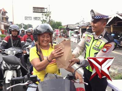 Polres Mojokerto Kota berbagi takjil gratis kepada masyarakat