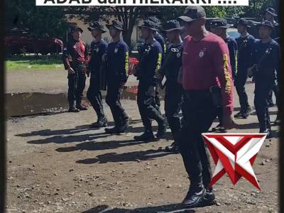 Personil Ditsamapta Polda Kalbar Latihan Perdaspol Menggubakan Senjata