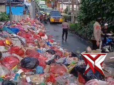 Buanglah sampah pada tempatnya, bersih dimulai dari diri sendiri