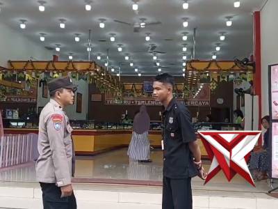 Cooling system satpam penjaga Toko emas Wahyu Redjo, Desa Pugeran Gondang.