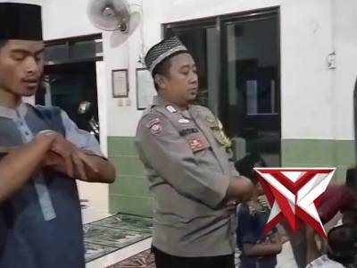 Konsisten Bhabinkamtibmas Tarawih Keliling Tiap Dusun.