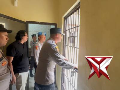 giat kapolsek beserta anggota melaksanakan pengecekan tahanan