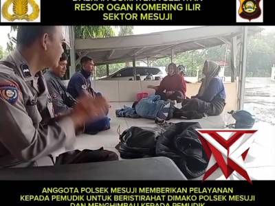 Memberikan pelayanan kepada pemudik