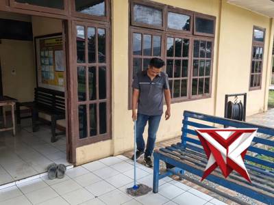 Kapolsek Lintang Kanan beserta anggota melaksanakan kegiatan Indonesia ASRI di Mapolsek Lintang Kana