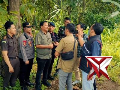 DISPOSAL ( Pemusnahan ) oleh tim Gegana Brimob . Polsek Taman Krocok
