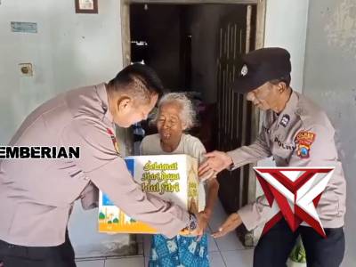 Polsek Ngoro berbagi