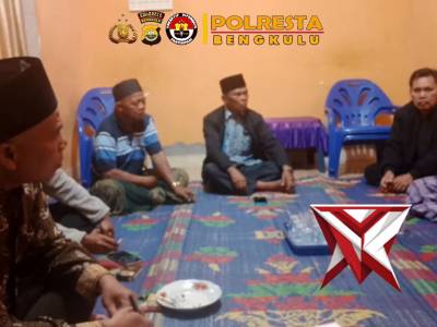 BHABINKAMTIBMS BETUNGAN GELAR MUSYAWARAH SEBAGAI ADAT LELUHUR BANGSA INDONESIA

Musyawarah telah men