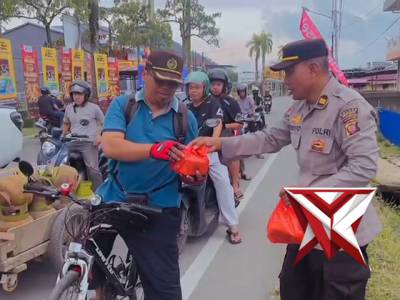 Ramadhan 1447 H, Satresnarkoba Polres Singkawang berbagi 200 paket takjil kepada masyarakat