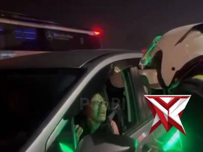 Mudik aman itu dimulai dari kita. Ikuti arahan petugas dan berhenti di titik yang telah ditentukan.