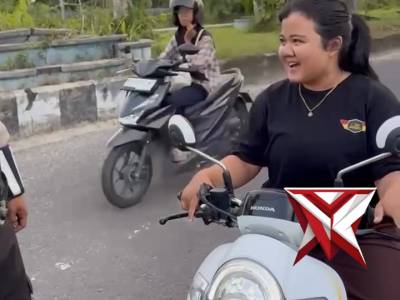 Polantas Menyapa, Satlantas Polres Kotawaringin Barat Berikan Teguran Humanis Kepada Pengguna Kendar