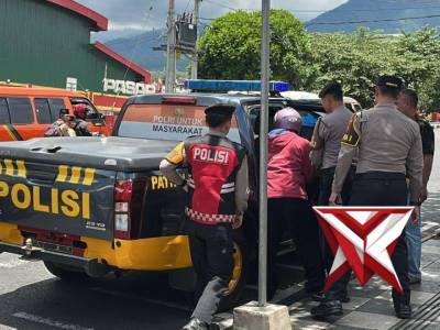 Respons Cepat, Pamapta dan Personel Sat Samapta Polres Batu Laksanakan TPTKP Laka Lantas dan Evakuas