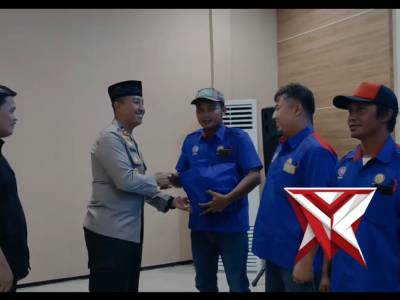 Aksi Berbagi di Bulan Ramadan, Polres Kediri Bersama Serikat Pekerja Bagikan Ratusan Takjil Hingga S