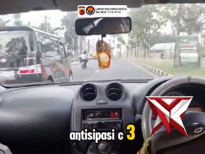 Polsek Soreang melaksanakan kegiatan patroli rutin dalam rangka menjaga situasi kamtibmas - PoliceTube