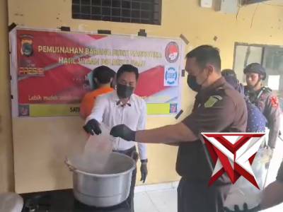 POLRESTA PALU MUSNAHKAN 1,9 KILOGRAM NARKOTIKA JENIS SABU, SITAAN KURIR NARKOBA