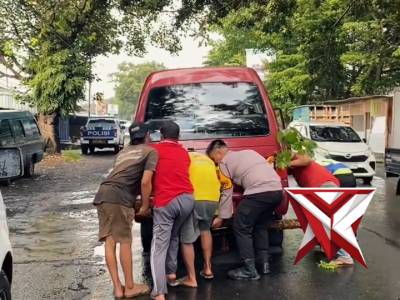 Menindaklanjuti Laporan dari Masyarakat adanya Mobil mogok ditengah jalan