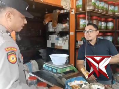 Polsek Lamongan Kota patroli dialogis pedagang antisipasi uang palsu dan curanmor