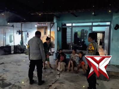 Patroli Polsek Peterongan - PoliceTube