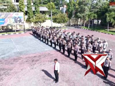 Apel jam pimpinan oleh kapolres probolinggo