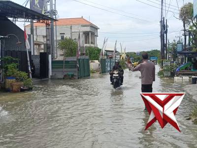 POLSEK GLAGAH PATROLI BANJIR
