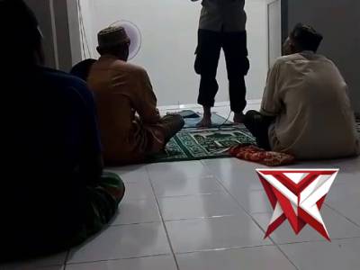 Himbauan Kamtibmas Kapolsek Pulau Ende Polres Ende Polda NTT Ipda Heru Sutaban kepada jemaah - PoliceTube