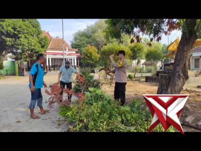 Sambut HUT RI ke-80, Bhabinkamtibmas Getas Bersama Perangkat Desa Getas Gelar Kerja Bhakti - PoliceTube