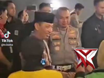 Kapolri Sambangi kedai ado presisi, ngobrol, Serap aspirasi Komunitas ojol palembang

Kapolri Jender