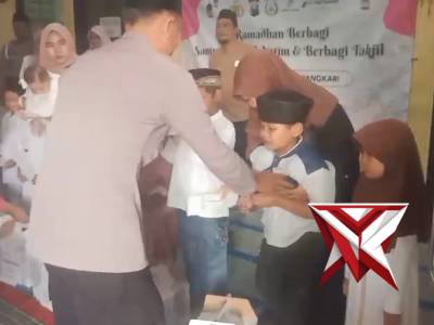 KAPOLSEK NGASEM IPTU MUJIANTO, S. H BERIKAN SANTUNAN ANAK YATIM
