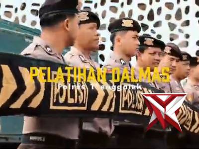 Potret Kedekatan Kapolres Trenggalek dengan Anggota, Lesehan Makan Nasbung Bareng