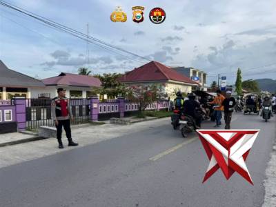 Satsamapta polres haltim melaksanakan pengaturan menjelang buka puasa