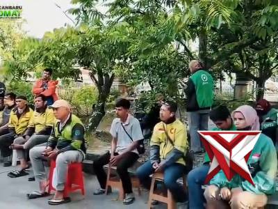POLSEK BINAWIDYA POLRESTA PEKANBARU BERBAGI TAKJIL - PoliceTube