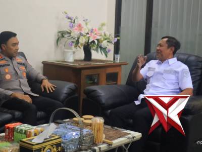 Kapolres Ngawi AKBP Prayoga Angga Widyatama, S.I.K., M.Si., bersama pejabat utama Polres Ngawi melak - PoliceTube