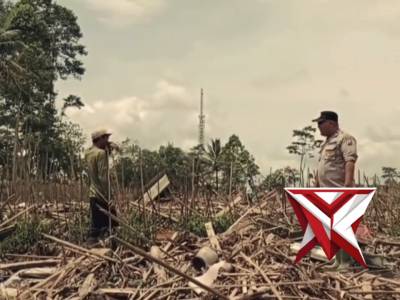 evakuasi barang-barang berharga milik Warga terdampak erupsi Gunung Semeru