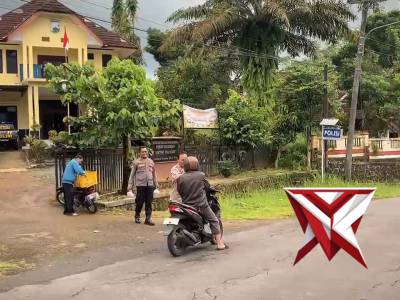 Berbagi Takjil Polsek Kaliwiro