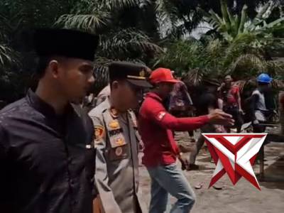 Kapolres Musi Rawas dan PC.NU memberikan bantuan korban kebakaran di desa wonosari