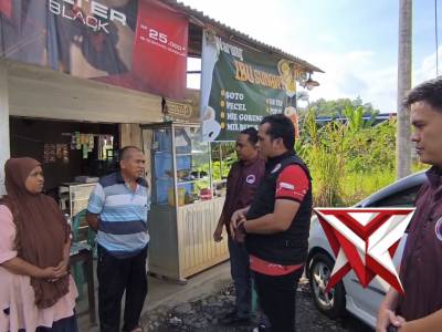 Anggota satresnarkoba polres oku timu melakukan sosialisasi pelayanan 110 kepada masyarakat