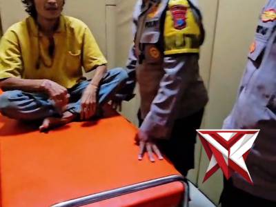 Polsek Ngariboyo sigap melakukan evakuasi dan pendampingan terhadap ODGJ di Desa Selotinatah. Dengan