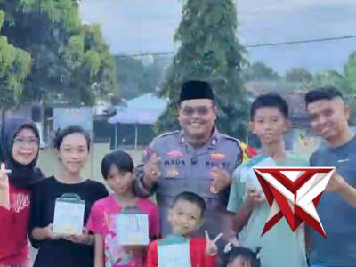 Berbagi kebaikan anggota polri