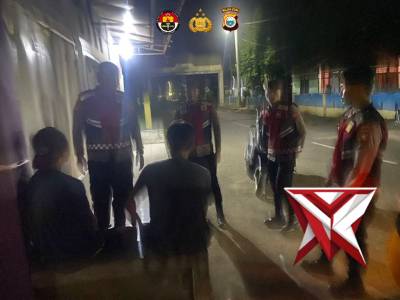 Satsamapta polres haltim melaksanakan patroli dialogis pa malam hari