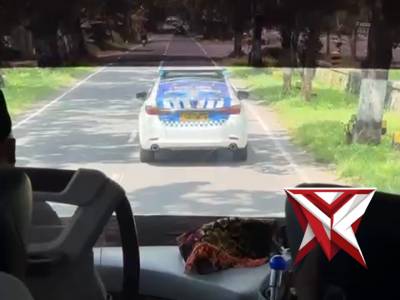 Baju Baru, Senyum Baru?

Kapolres Magetan mengajak anak-anak panti asuhan berbelanja baju Lebaran. D