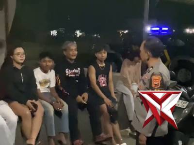 Patroli Ramadhan Polsek Gondang, Polisi Imbau Remaja Hindari Balap Liar dan Aksi Negatif
