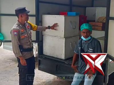 Bhabinkamtibmas Polres Fakfak - Mengawal Makanan Bergizi Gratis untuk Generasi Sehat